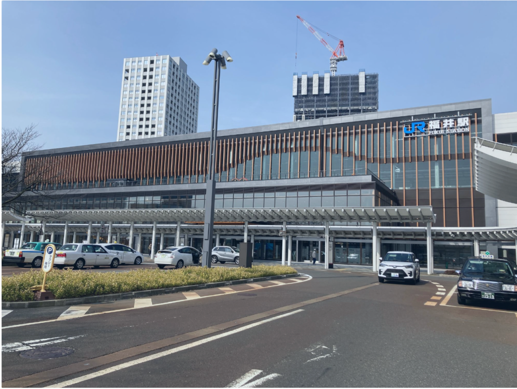2023年に北陸新幹線が開通するJR福井駅
